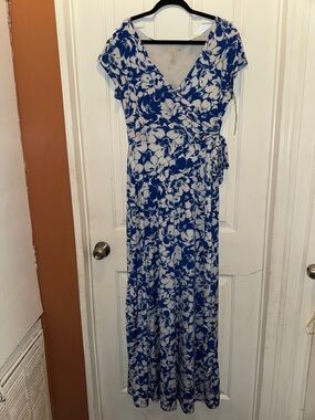 Gilli Blue and White Floral Wrap-Style Maxi Dress